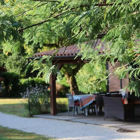 Le Domaine Erleak Panzió *