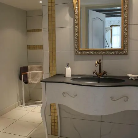 Le Domaine Erleak Panzió *